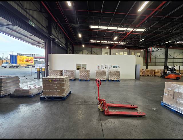 2,268M² WAREHOUSE TO LET IN ROBERTSHAM